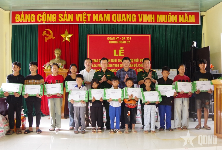 Trung đoàn 52 nhận  đỡ đầu, hỗ trợ các gia đình khó khăn